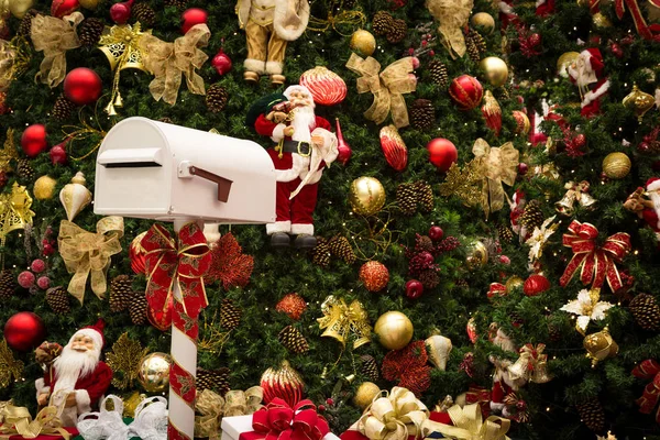 Santa Mailbox Met Kerstboom Geschenken — Stockfoto