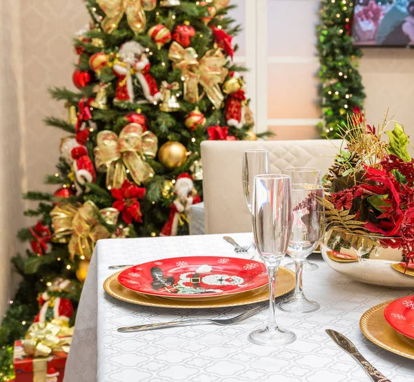 Cenário Mesa Natal Para Celebração Casa Óculos Decoração Elegante Para — Fotografia de Stock