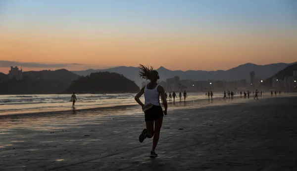 Santos Brasil Dezembro 2018 Menina Correndo Beira Praia Santos Durante — Fotografia de Stock