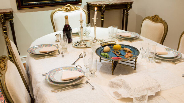 Pesach is a festival of Jewish tradition, also known as "Party of Liberation". It is the Passover, which is celebrated the escape of the Jewish people, who lived as a slave in Egypt.