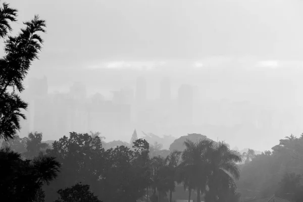 Een regenachtige dag in de stad Sao Paulo — Stockfoto