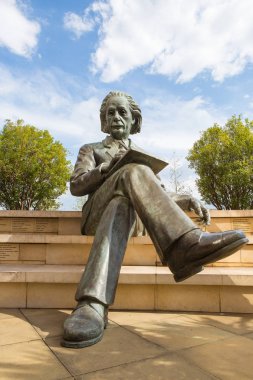 Albert Einstein 'ın onuruna heykel 