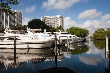 Miami demirli lüks motorlu tekneler