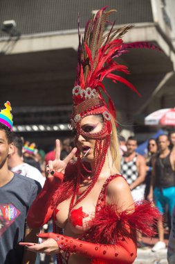  Göstericiler Avenida Paulista üzerinde 23 Gay Parade sırasında eğleniyor. Yaklaşık 3 milyon kişi ile dünyanın en büyük kabul.