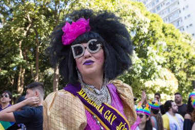  Göstericiler Avenida Paulista üzerinde 23 Gay Parade sırasında eğleniyor. Yaklaşık 3 milyon kişi ile dünyanın en büyük kabul.