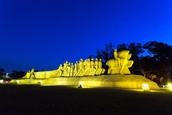 巴西圣保罗 2019年7月19日 班德拉斯纪念碑是意大利 巴西雕塑家维克多 布雷切雷特在巴西圣保罗伊比拉普埃拉公园入口处的大型雕塑 — 图库照片
