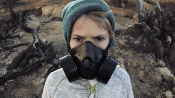 Environmental pollution, disaster, nuclear war concept. Child in protective mask — Stock Video
