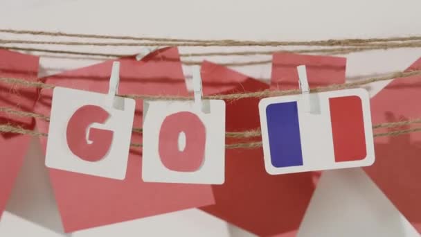 Megy a gyermek kezét gyűjtött papír kártyák szó — Stock videók