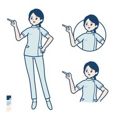 Açıklama yapan genç bir hemşire kadın.