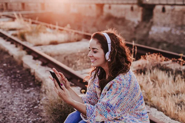 Portrait Outdoors Young Beautiful Woman Sunset Listening Music Headset Smiling — Stock Photo, Image