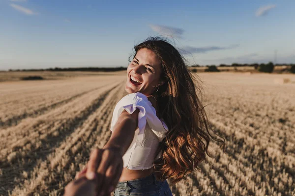 Follow Young Woman Holding Hand Leading Man Beautiful Nature Sunset — Stock Photo, Image