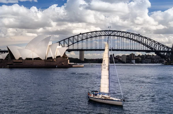 悉尼歌剧院的景色 从海湾公园的标志性景观 澳大利亚 — 图库照片