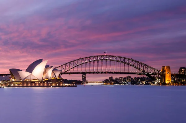 在日落的悉尼湾全景 与歌剧院和铁桥 澳大利亚 — 图库照片