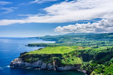 Azor Adaları'nda Sahil Panoraması. Portekiz