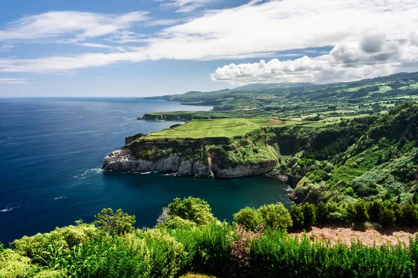 Azor Adaları'nda Sahil Panoraması. Portekiz