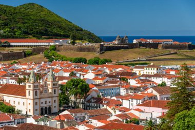 angra şehrin havadan görünümü yapmak heroismo Miradouro da Serreta, Azor Adaları Portekiz