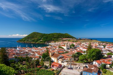Angra do Heroismo şehir manzarası