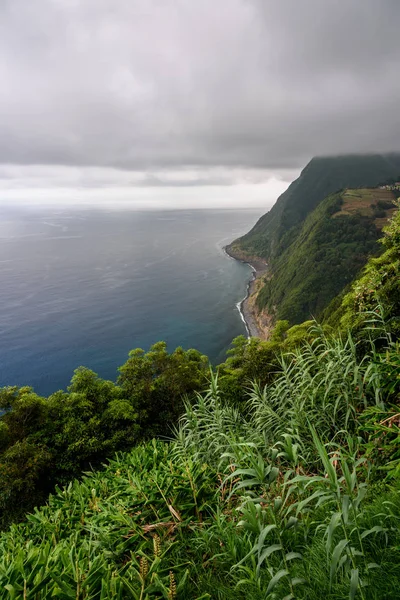 Azoren Küste während eines bewölkten Tages — Stockfoto