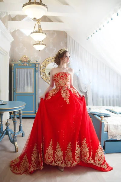 Hermosa Mujer Elegante Vestido Rojo Tocador — Foto de Stock