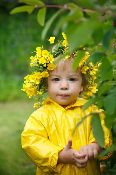 Kid Yellow Raincoat Wreath Buttercups Collects Berries Bush Summer Day — Stock Photo, Image