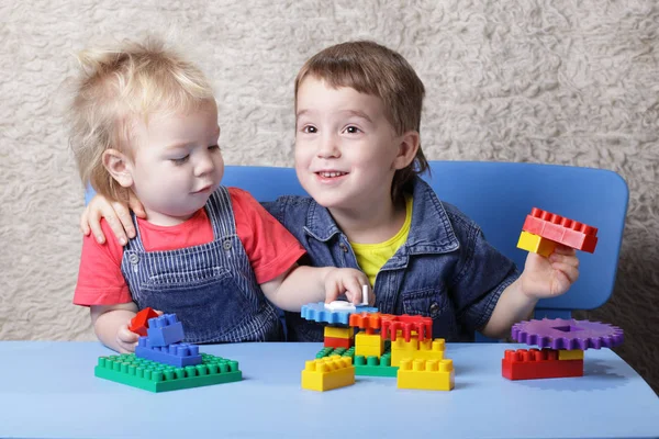 Two Cute Boy Happily Playing Lego Table — Stock Photo, Image