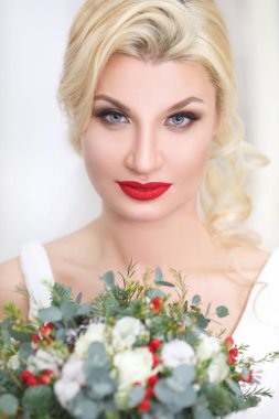 Parlak ruj muhteşem gelin portresi