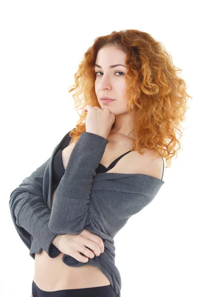 Retrato Chica Sonriente Con Pelo Rizado Aislado Sobre Fondo Blanco — Foto de Stock