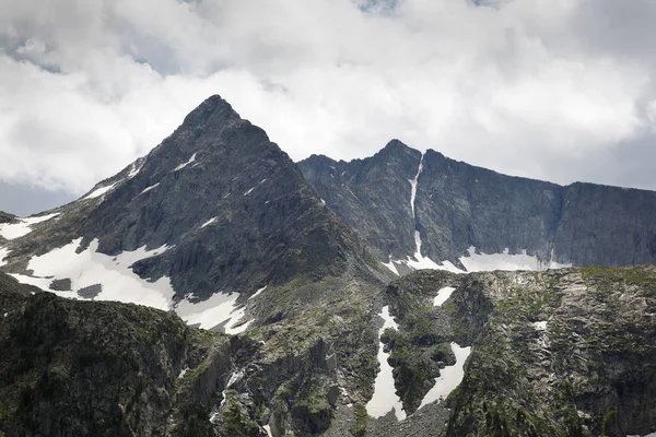 Düstere Bergspitze Den Wolken Altai — Stockfoto