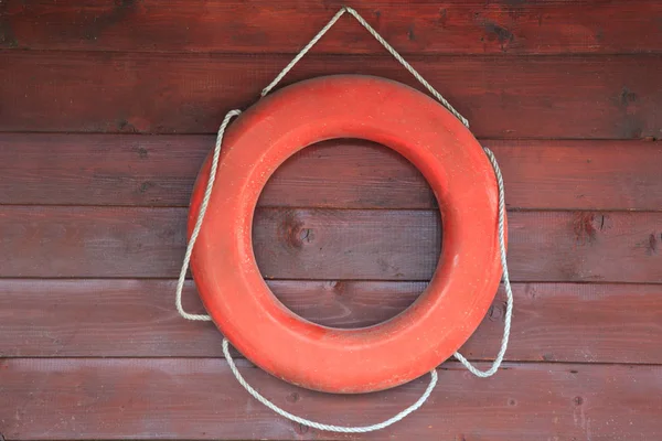 백그라운드에 Lifebuoy — 스톡 사진