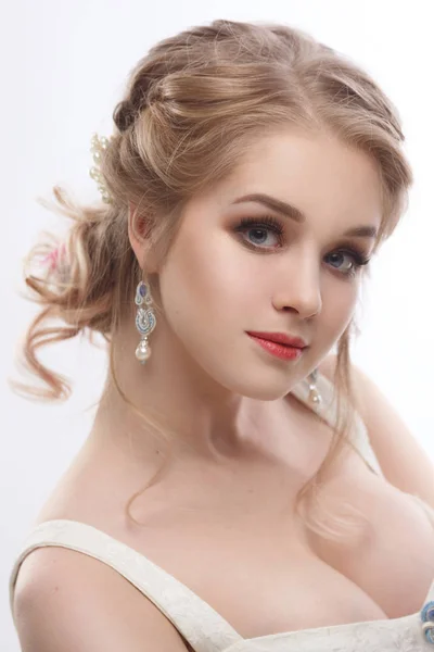 Portrét Krása Krásné Nevěsty Izolovaných Bílém Pozadí — Stock fotografie