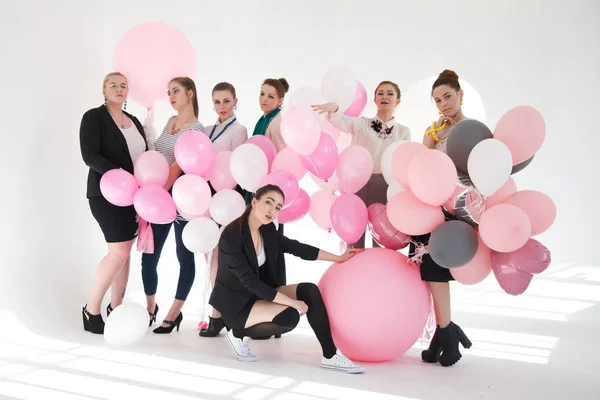 Grupa Piękne Dziewczyny Smart Balonów Białym Tle — Zdjęcie stockowe