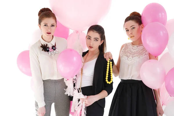 Три Довольно Умно Одетые Девушки Розовыми Шариками Изолированы Белом Фоне — стоковое фото