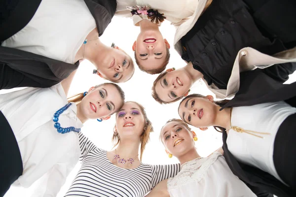 Een Groep Van Vrolijke Elegante Meisjes Stands Rond Een Weergave — Stockfoto