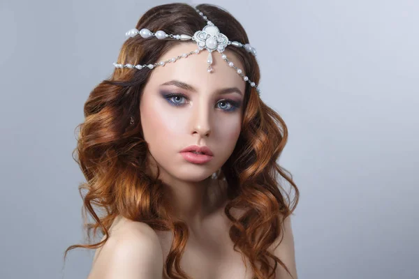 Retrato Noiva Com Maquiagem Tiara — Fotografia de Stock
