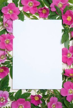 Çiçek çerçevesi Briar çiçekler yapılmış.