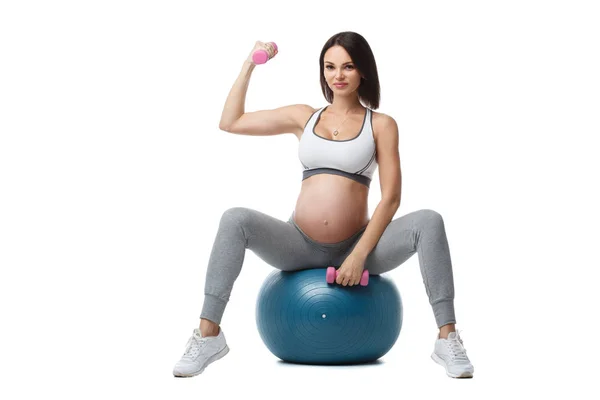 Smal Gravid Kvinna Engagerad Fitness Med Hantel Sitter Boll Isolerad — Stockfoto