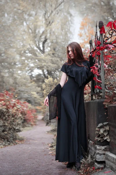 Young Woman Black Dress Posing Outdoors — Stock Photo, Image