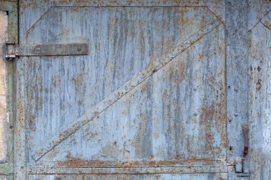 Eski metal bir yüzey üzerindeki desenli arka plan çatlamış. Geçidin bir parçası..