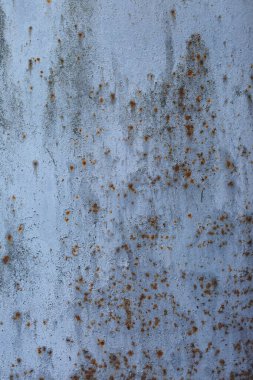 Eski metal bir yüzeye ait desenli arka plan maviye boyanmış pas izleri var..