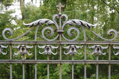 Valaam, Karelia, Rusya 'da haçlı süsen şeklinde dövülmüş eski bir kafes..