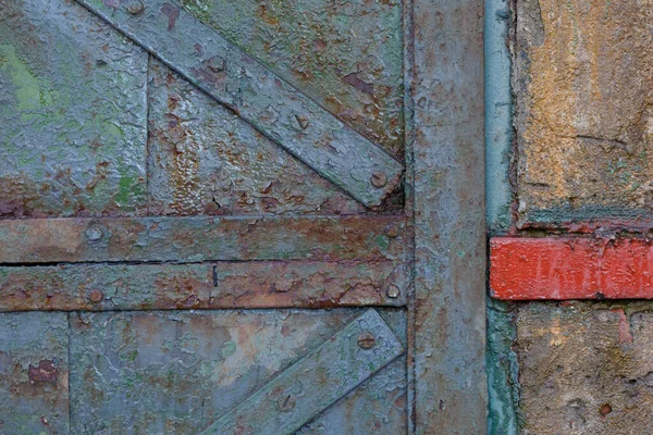Detalles Vieja Puerta Oxidada Con Listones Diagonales —  Fotos de Stock