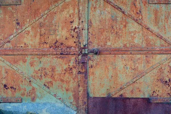 Fondo Texturizado Agrietado Pintura Verde Sobre Una Vieja Superficie Metálica —  Fotos de Stock