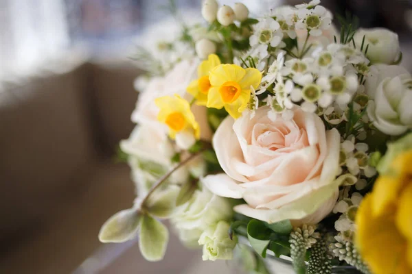 Helder Bruiloft Boeket Van Lente Bloemen — Stockfoto