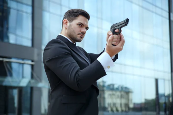 Ein Stattlicher Weißer Mann Mit Einem Gewehr Der Hand — Stockfoto