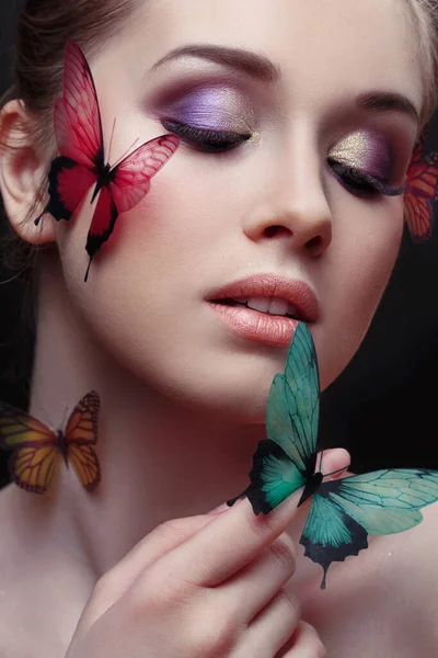  Maquillaje de mariposa fotos de stock, imágenes de Maquillaje de mariposa sin royalties