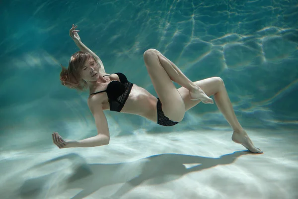 Slender Beautiful Girl Black Underwear Underwater — Stock Photo, Image