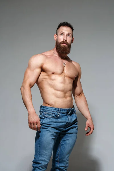 Athletisch Schöner Bärtiger Typ Mit Muskulösem Nackten Oberkörper Blauen Jeans — Stockfoto