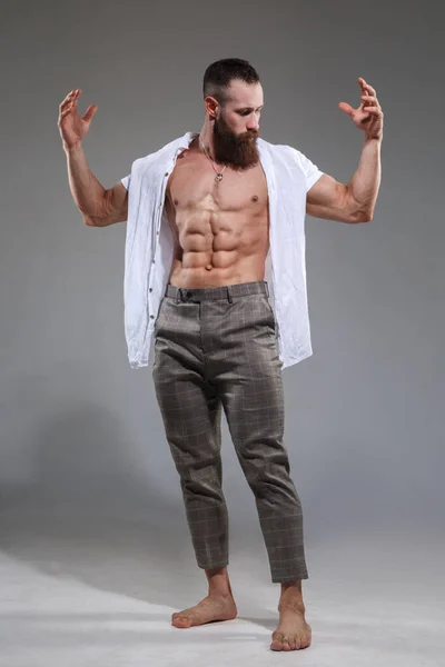 Elegante Musculoso Hombre Blanco Topless Aislado Sobre Fondo Blanco Longitud — Foto de Stock