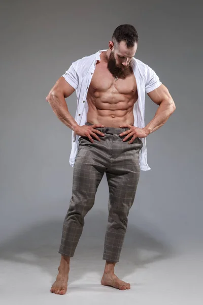 Stylowe Muskularne Biały Mężczyzna Topless Izolowane Białym Tle Pełnej Długości — Zdjęcie stockowe