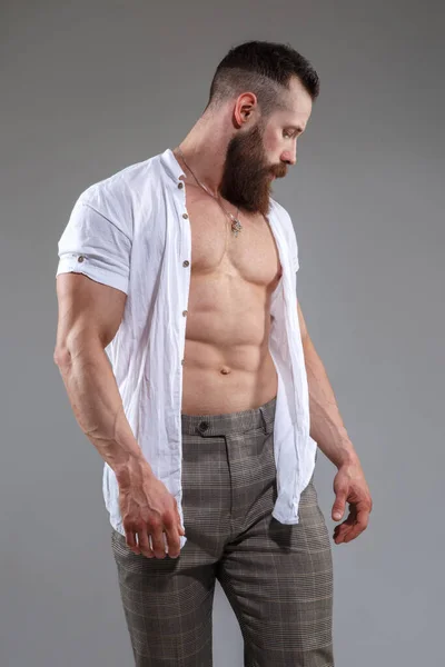 Stijlvol Gespierd Wit Mannetje Topless Geïsoleerd Een Witte Achtergrond — Stockfoto
